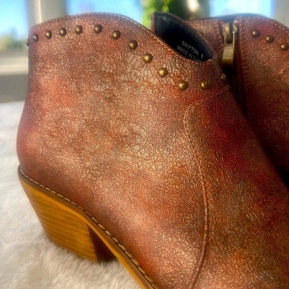 Corky’s Boutique Swifton - Cognac Distressed Copper Studded Vegan Booties Sz 8 - Picture 2 of 11